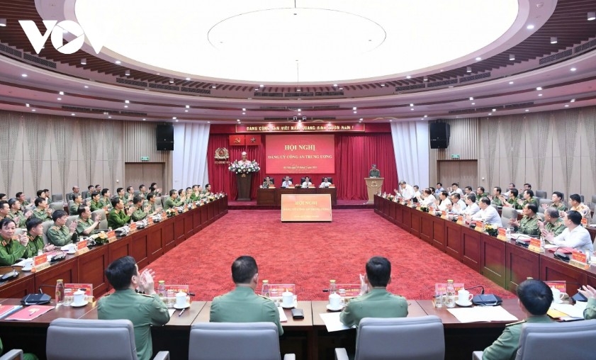 Public Security Force to remain core to double-digit growth: Party chief To Lam